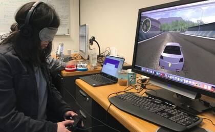 Smith considera que el hecho de que en la industria de videojuegos no trabajen muchas personas invidentes explica por qué no todos sus productos están pensados para ese público.