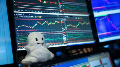 Snap, la empresa propietaria de Snapchat, cerró su el día de su estreno en Bolsa con un aumento del 44% en el valor de las acciones.