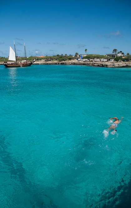 Snorkel en el mar turquesa.