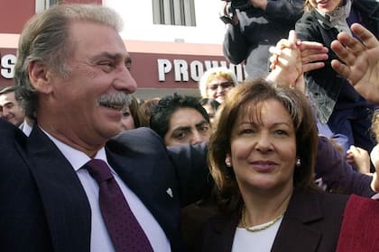 Jorge Sobisch junto a su exesposa Liliana Planas, quien se quitó la vida en 2009