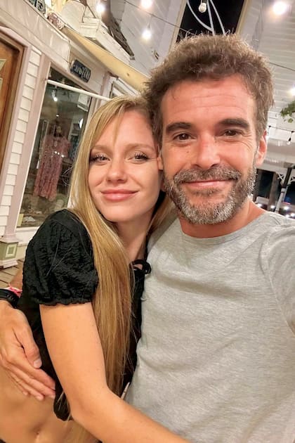 "Sobran las palabras" fue la frase con la que el actor hizo público su romance con Rocío en Instagram, a principios de abril.