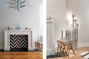 Sobre el hogar con trama ‘espina de pescado’ en mármol negro Marquina y Carrara, obelisco con círculos celestes, de Jonathan Adler. Reloj de George Nelson para Vitra. Esculturas que también sirven para sujetar libros (Nuxsur).