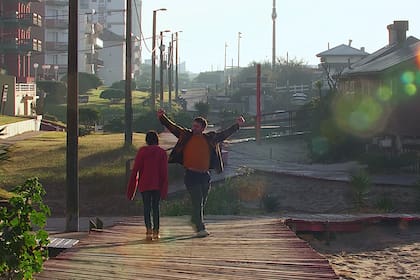 Sobre el nombre del film: "El nombre estuvo antes que la película. No había película y ya había nombre. Se va resignificando también. La sensación primaria que nos sucede es que vivimos en un presente continuo nosotros como padres. Porque el futuro nos da miedo, en todo sentido", dice Bassi