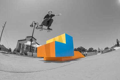 Sobre la calle 35, en Miami, se creó un Skate-Able Object Park: una carrera de obstáculos desmontable para patinaje diseñada por el artista Yinka Ilori