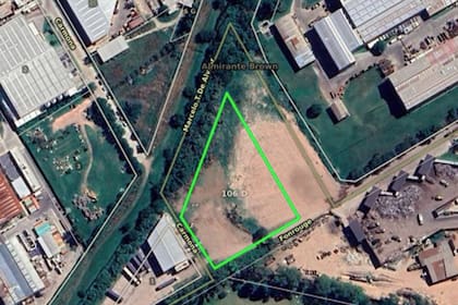 Sobre la calle Fonrouge, hay un lote de 9536 m2 con un precio base de US$500.774