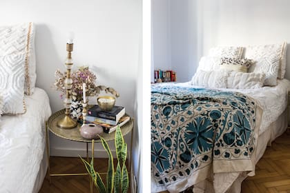 Sobre la cama, una colcha blanca y almohadones haciendo juego (Anthropologie). El cubrecama azul es una tela decorativa asiática bordada en hilos de seda que se llama Suzani y que Leti compró en Israel. La planta es de Ciudad Naturaleza.