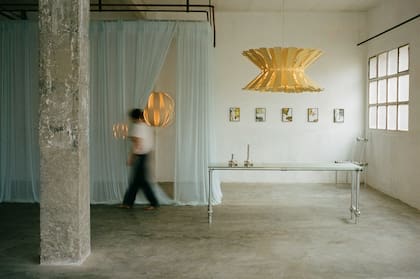 Sobre la mesa, lámpara 'Simona'