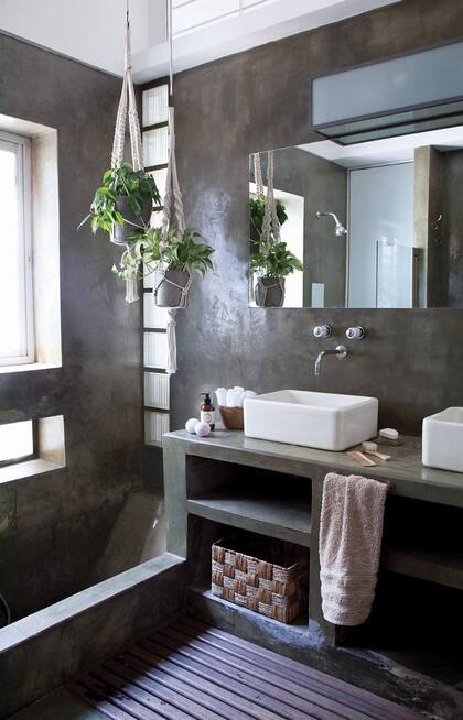 Sobre la mesada está bueno armar un rinconcito con detalles lindos. Acá, contenedores de toallas, La Mofla. Bombas efervescentes y crema, Beed.