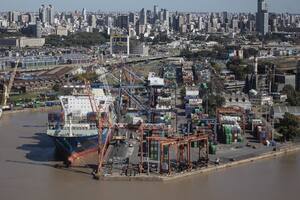 Qué hay detrás del debate por el futuro de obras clave para el principal puerto del país