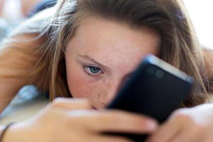 La idea de la "sobriedad digital" gana terreno en muchos colegios y familias.