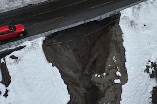 Suspenden el tránsito de camiones en un paso internacional a Chile