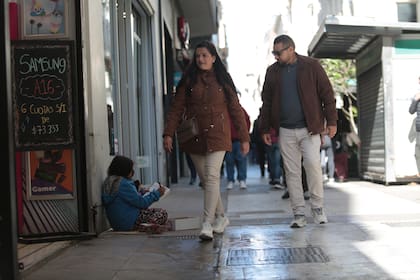 Sociedad, BREAKING. Niños, niñas y adolescentes vendiendo o pidiendo en la calle. Zona microcentro