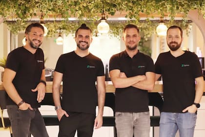 Socios fundadores de Spines, de izquierda a derecha: Lev David, Yehuda Niv, Niv Ovdat y Nir Kenner