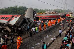 Se conocen nuevos videos del choque de trenes en India y especialistas apuntan a una “falla humana”
