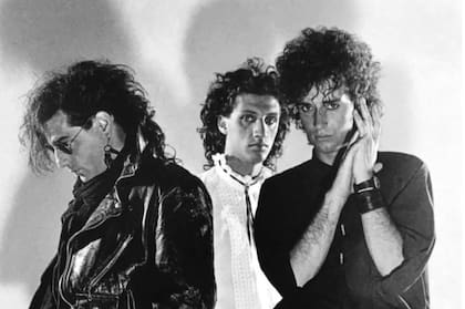 Con su tercer disco, Soda Stereo no sólo emprendería su exitosa expansión continental sino que ampliaría su sonido y cambiaría su forma de componer