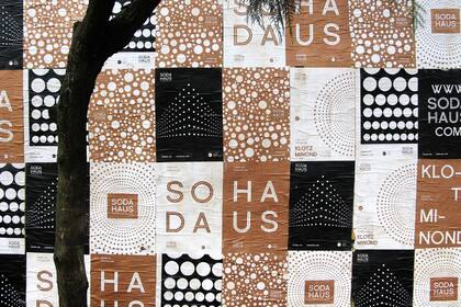 Soda Haus conserva la impronta de la antigua fábrica de soda Tomasello y Cía en Conesa al 300