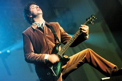 Gustavo Cerati en la despedida de Soda Stereo, en River Plate, en 1997
