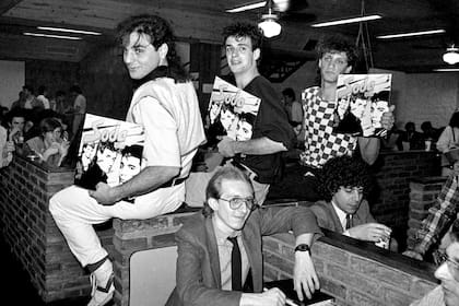 Soda Stereo presentó su primer disco ante la prensa con un almuerzo en Pumper Nic