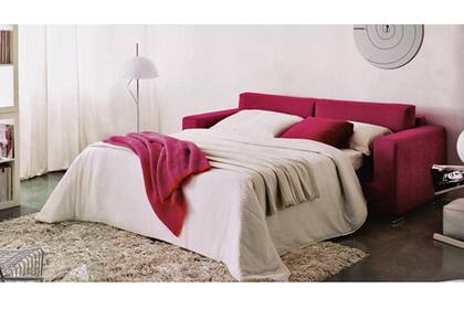 Sofá-cama hecho de madera maciza y con costuras reforzadas que puede ser tapizado en tela o en eco cuero