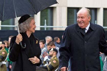 Los reyes Juan Carlos y Sofía en una foto que muestra su complicidad y su cariño en el funeral del gran duque de Luxemburgo, en mayo de 2019