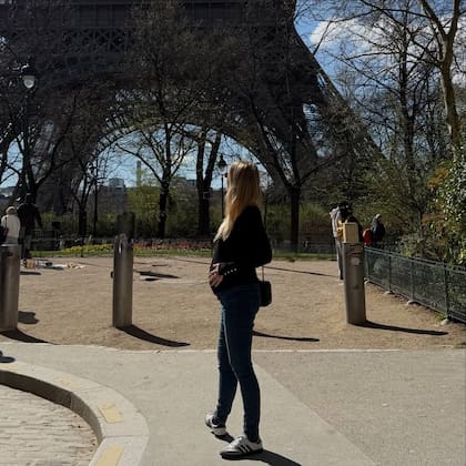 Sofi Aldrey lució su embarazo en París (Foto: Instagram @sofialdrey)