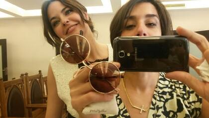 Sofi esta casadaaaaa y el colmo de la maquilladora que se olvido de hacerse un maquilllaje a prueba de agua (Soy Luchi, enviada especial, cubriendo el casamiento de Sofi)