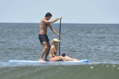 Sofía Zámolo y su marido practican paddle board
