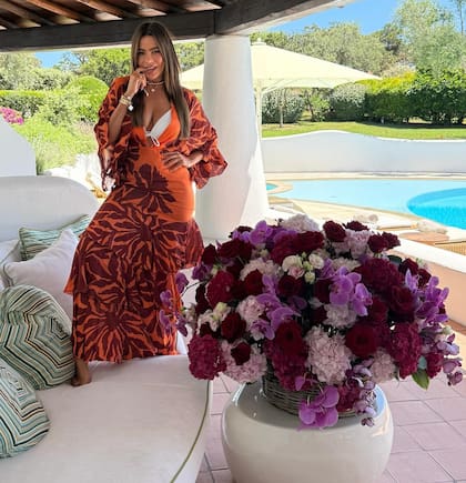 Sofía Vergara está de festejo. La actriz y productora colombiana decidió celebrar los 53 años con todo. En su cuenta de Instagram, compartió algunas postales de sus días en Ibiza, donde no solo se dedicó a disfrutar del agua cristalina del Mediterráneo y el sol sino que, además, fue una de las grandes animadoras de las noches de la isla española