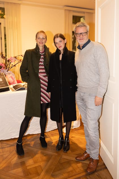 Sofía Böhtlingk, su hija Nina Zuberbhüler y Francis Petty.