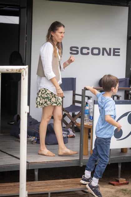 Sofía Boismenu, la mujer de Jejo Taranco, en el palenque de Cría La Dolfina.