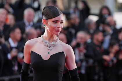 Sofia Carson volvió a robar miradas en el Festival de Cannes 2026 con un potente look