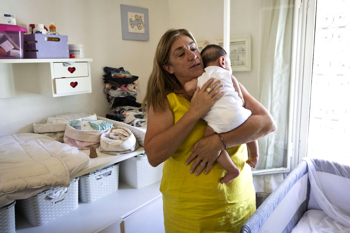 “No pueden crecer ahí”: la cruda realidad de los bebés que son abandonados en hospitales