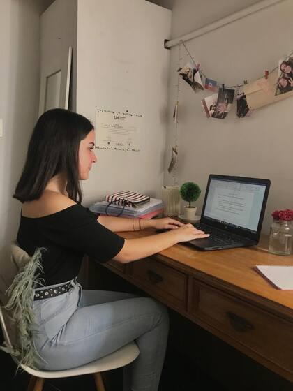 Sofía Dutallaz tiene 18 años y estudia Relaciones Institucionales en la Universidad de Belgrano (UB)