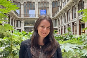 Es argentina, tiene 23 años y creó un negocio que tiene al “empleado del mes” del mercado inmobiliario