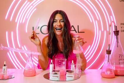 Sofía "Jujuy" Jiménez en el evento de la marca de belleza #1 en el mundo.