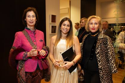 Sofía Larrauri, Vito Sainz de Vicuña y Coro Egaña.