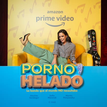 Sofa Morandi da vida a Cecilia en Porno y Helado. Foto gentileza de Amazon Prime Video