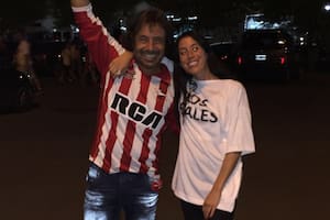 El conmovedor adiós de hinchas de Estudiantes a Sofía Sarkany