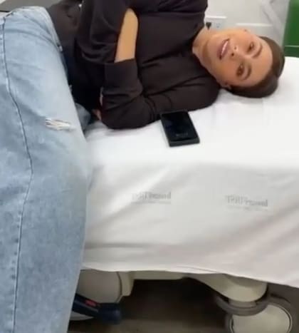 Sofía Vergara tuvo que cambiar su glamoroso paso por la alfombra roja de los Emmy por una noche en una guardia