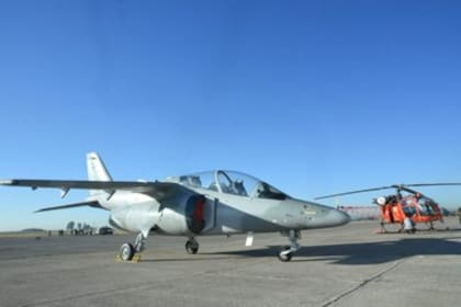 Sofía Vier realizó el primer "Vuelo Solo" en un avión IA-63 Pampa II, una de las experiencias clave para avanzar en el cursado.