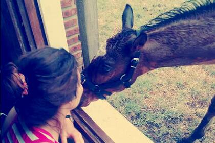 Sofía y Mimoso Soñado, un amor a prueba de ventanas