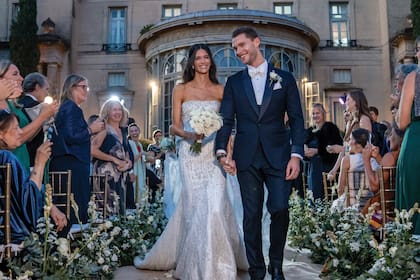 Sofía y Zach aplaudidos por sus invitados que, en total, fueron 250. Casi cien llegaron desde Australia, el país natal del novio.