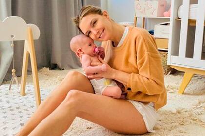 Sofía Zámolo junto a su hija California