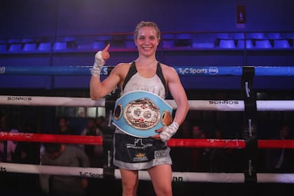Sol Cudos se convirtió en la primera boxeadora argentina en imponerse en la categoría a nivel mundial