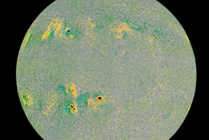 Campos magnéticos del Sol concentrados dentro y alrededor de las manchas solares