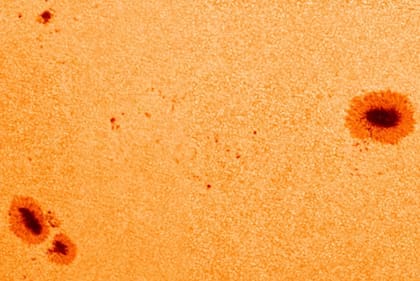 Detalle de la superficie del Sol que, como resultado del movimiento del plasma, adquiere una apariencia granulada