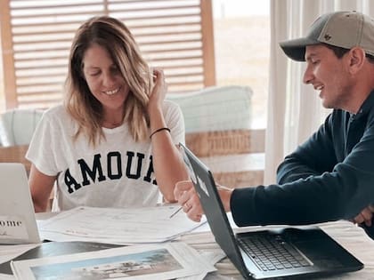 Sol y Christian trabajando en el proyecto de su primera casa juntos para la venta