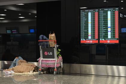 Solamente Flybondi opera algunos vuelos desde el Aeropuerto de Ezeiza.