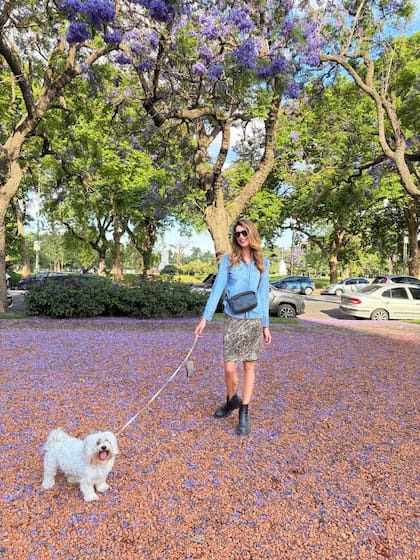 Solange paseando a su querido perro Max: "¡Lo que fue el reencuentro! La primera noche con él me pellizcaba, no podía creer que estábamos juntos otra vez"