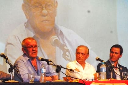 Solari presentando su libro con Salvador Capitano y con su yerno, Fernando Redondo.